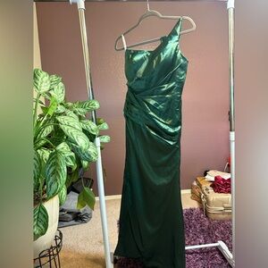 One-Shoulder Emerald Green Satin Evening Gown